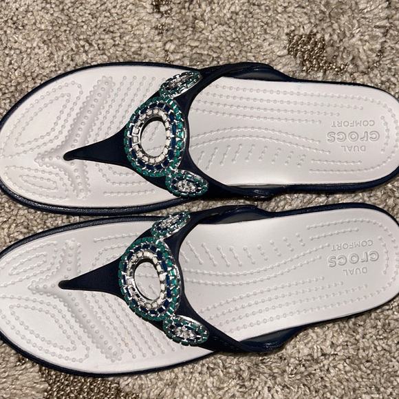 Crocs - Picture 4 of 11